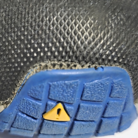 Keen Black and Gray Outdoor Shoes with Blue Highlights - Picture 8 of 8
